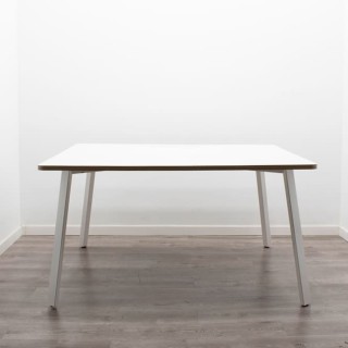 Mesa reunión cuadrada blanca de 140 cm