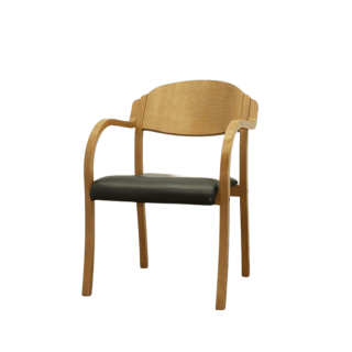 Silla confidente clásica con asiento en napel marrón