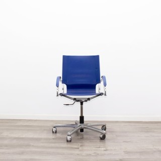 silla operativa cuero azul