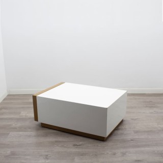Mesa de centro lacada blanca con cajón nogal