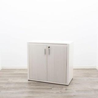 Armario metálico bajo todo puertas en blanco con beta de 84cm