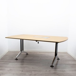Mesa de juntas en peral electrificada de 180cm