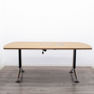 Mesa de juntas en peral electrificada de 180cm