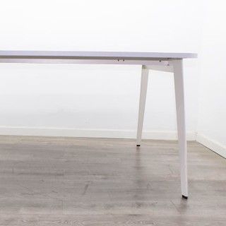 Mesa de juntas cuadrada blanca