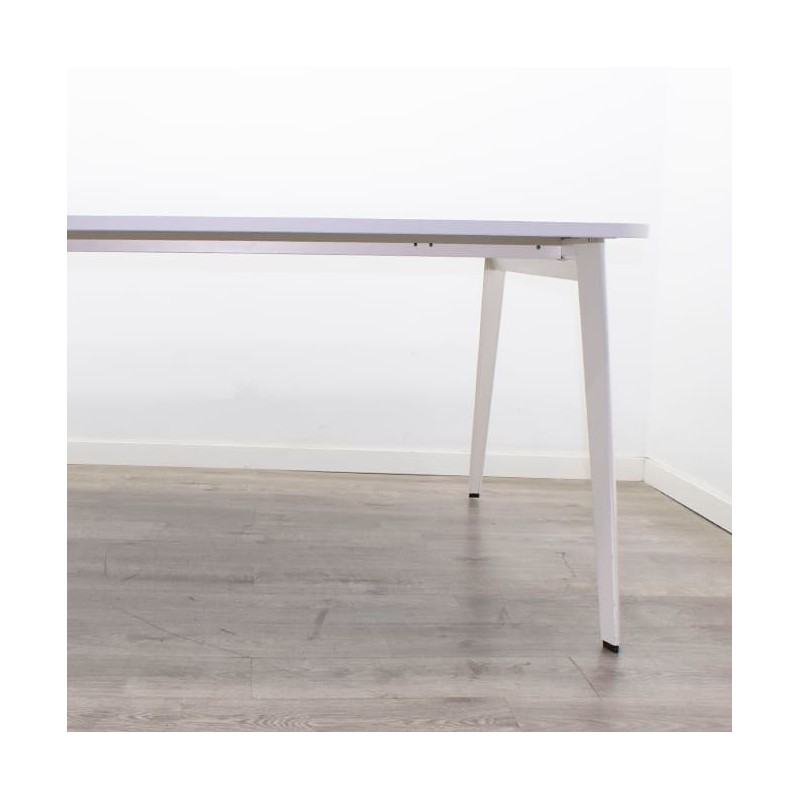 Mesa de juntas cuadrada blanca