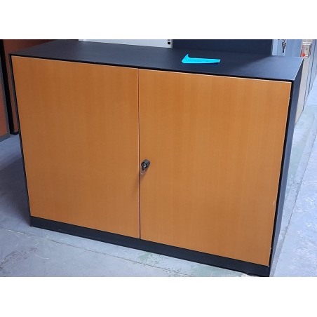 Armario bajo todo puertas en negro y peral de 120cm