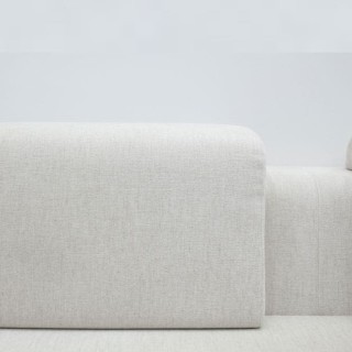 Sofa 2 plazas patas cromadas tapizado blanco hielo con brazos