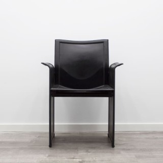 silla de espera cuero negro con brazos