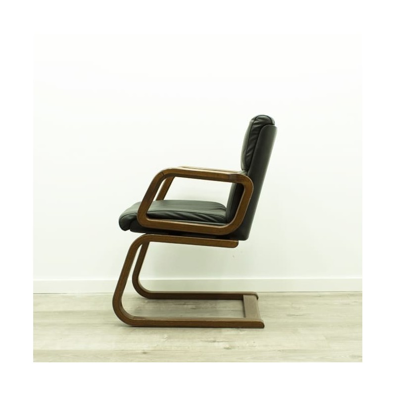 silla confidente estructura madera tapizado piel con brazos