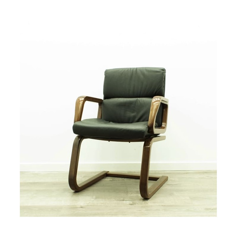 silla confidente estructura madera tapizado piel con brazos