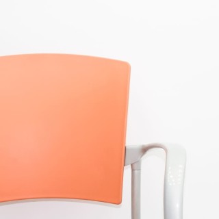 Silla colectividad ENEA naranja con brazos estructura gris