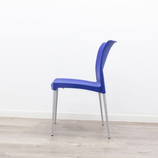 Silla colectividad pvc azul y estructura gris