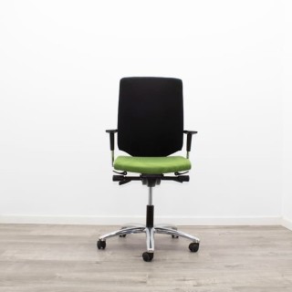 Silla operativa asiento verde brazos regulables