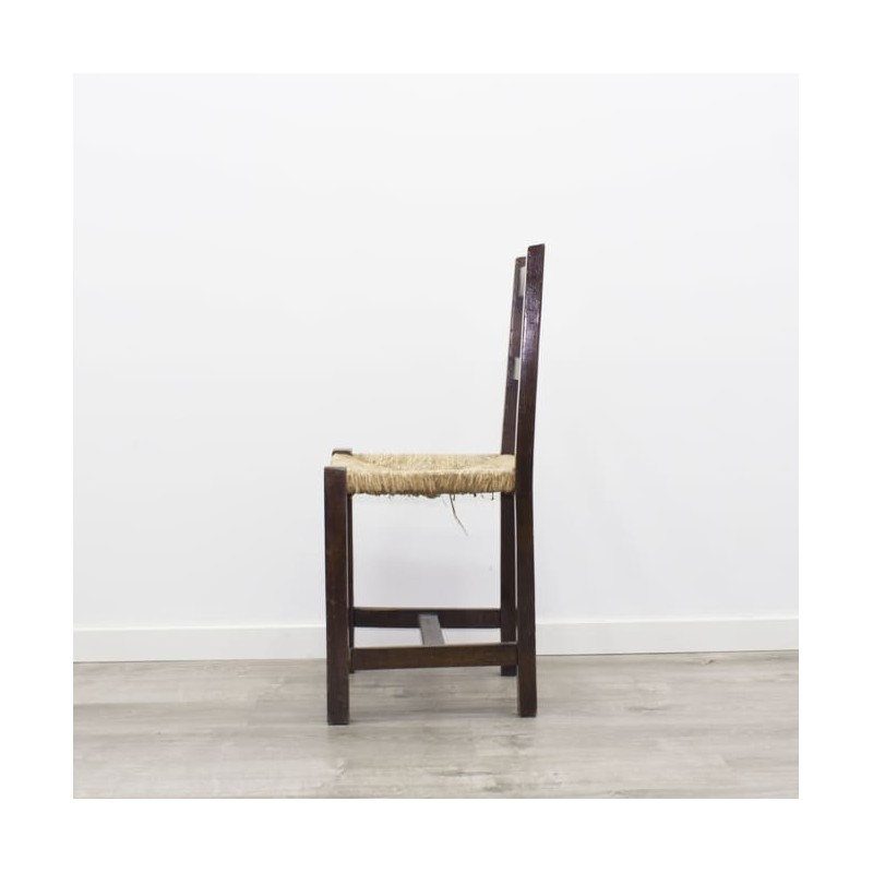 Silla de madera con asiento de mimbre