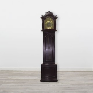 Reloj de pie en madera clásico