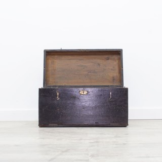 Baúl de madera con detalles