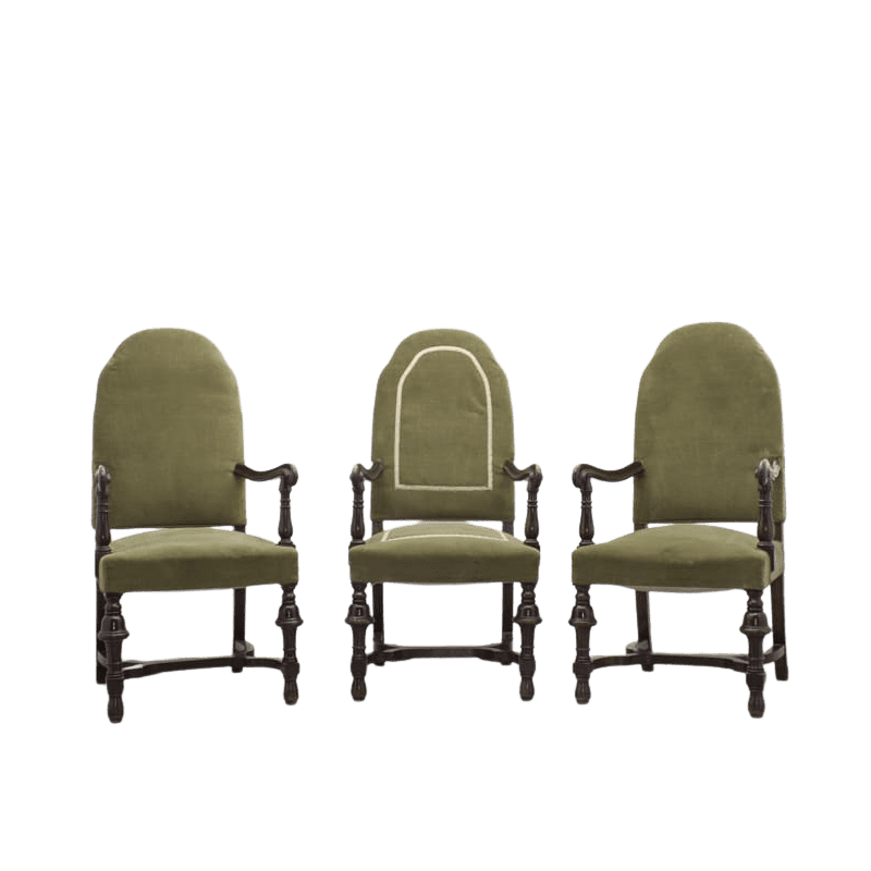 Conjunto de tres sillas fijas con brazos