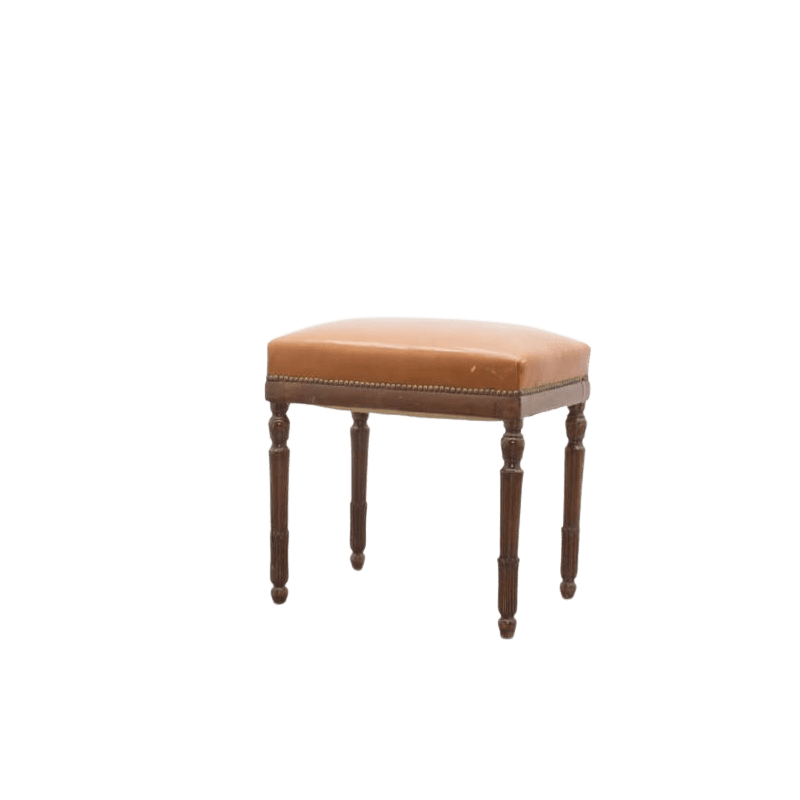 Taburete de madera con asiento en piel