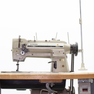Maquina de coser con pedal clásica
