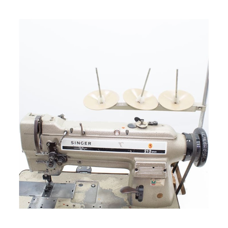Maquina de coser con pedal clásica