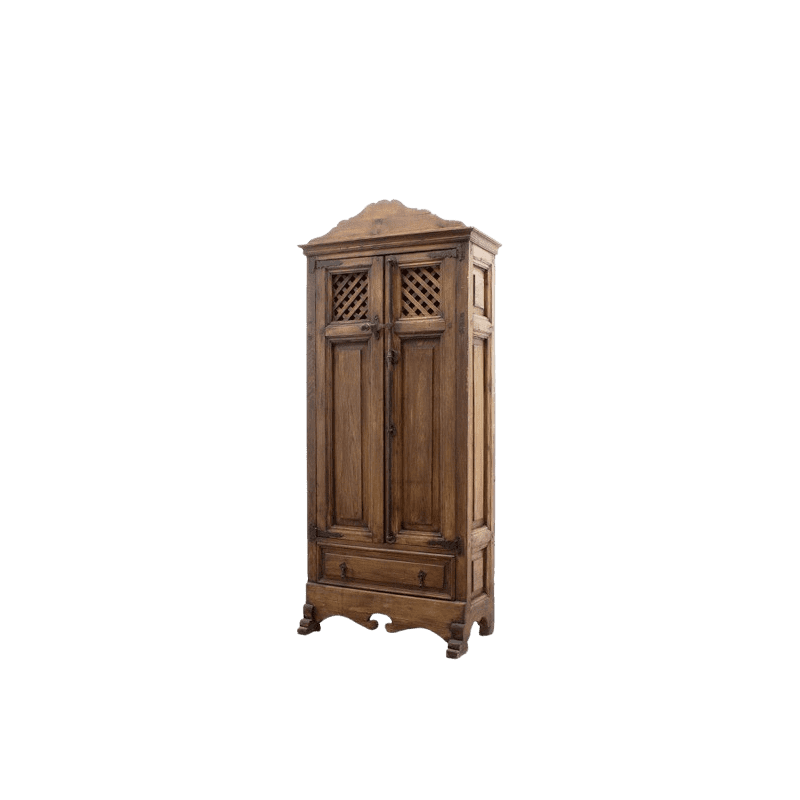 Alacena clásica de madera con puertas