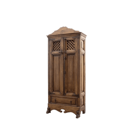 Alacena clásica de madera con puertas