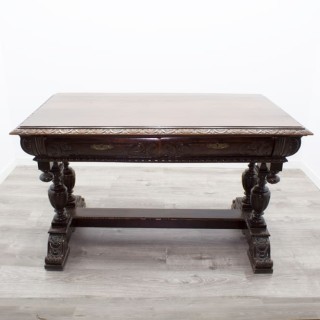 Mesa de madera tallada